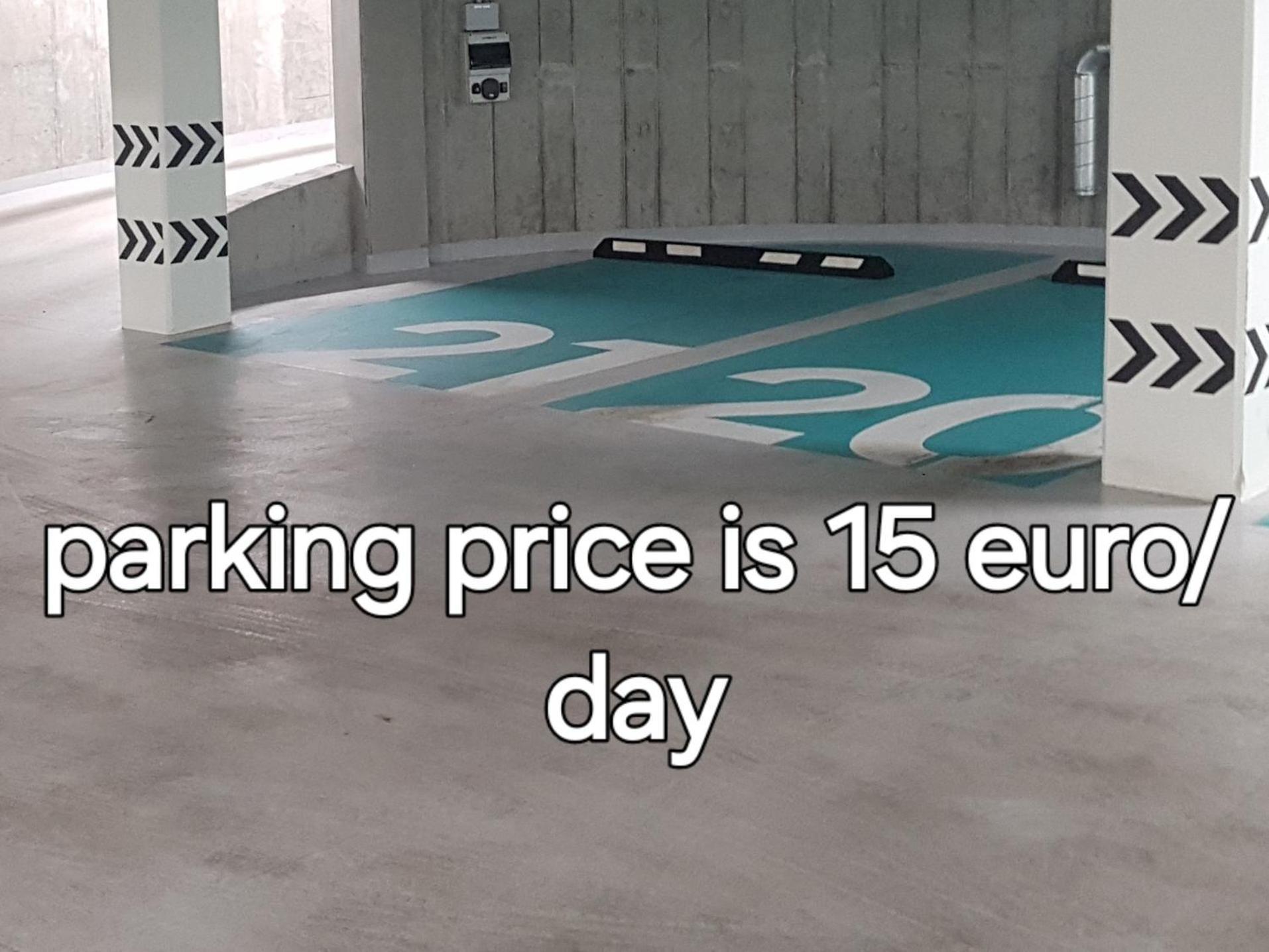 Happy Inn Emporia, Self Chek-In, Parking In The Underground Garage VNO Buitenkant foto